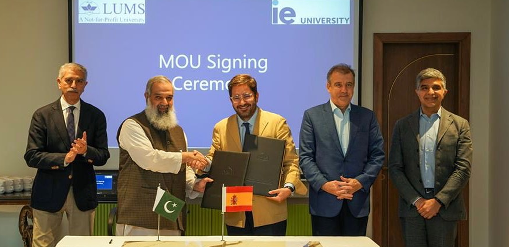 We are delighted to announce that LUMS recently signed an MoU with IE University, Spain in the presence of H.E Jose Antonio De Ory, the Ambassador of Spain to Pakistan, Dr. Manuel Muniz, IE University Provost, Dr. Figueroa, the executive director for outreach along with the Leaders of LUMS including Shahid Hussain, Rector LUMS and Dr. Tariq Jadoon, Provost and Acting VC LUMS.